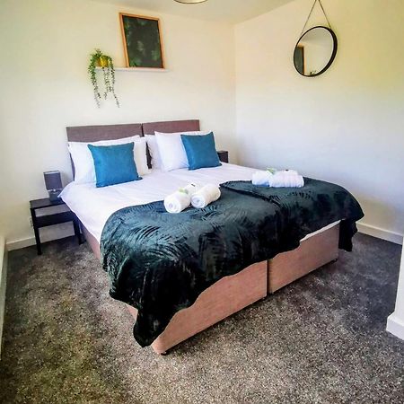 No 7 - Bright, Spacious 3 Bed Home With Parking & Wifi Huyton Kültér fotó