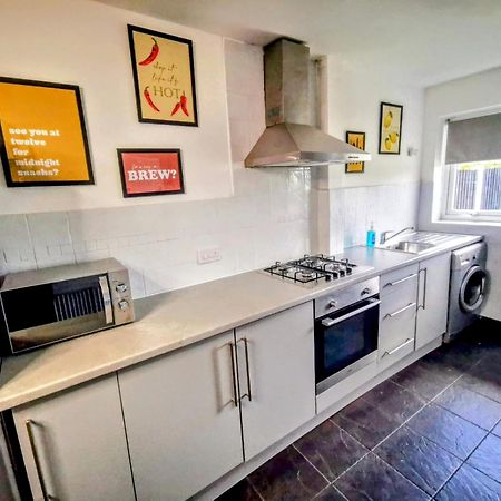 No 7 - Bright, Spacious 3 Bed Home With Parking & Wifi Huyton Kültér fotó