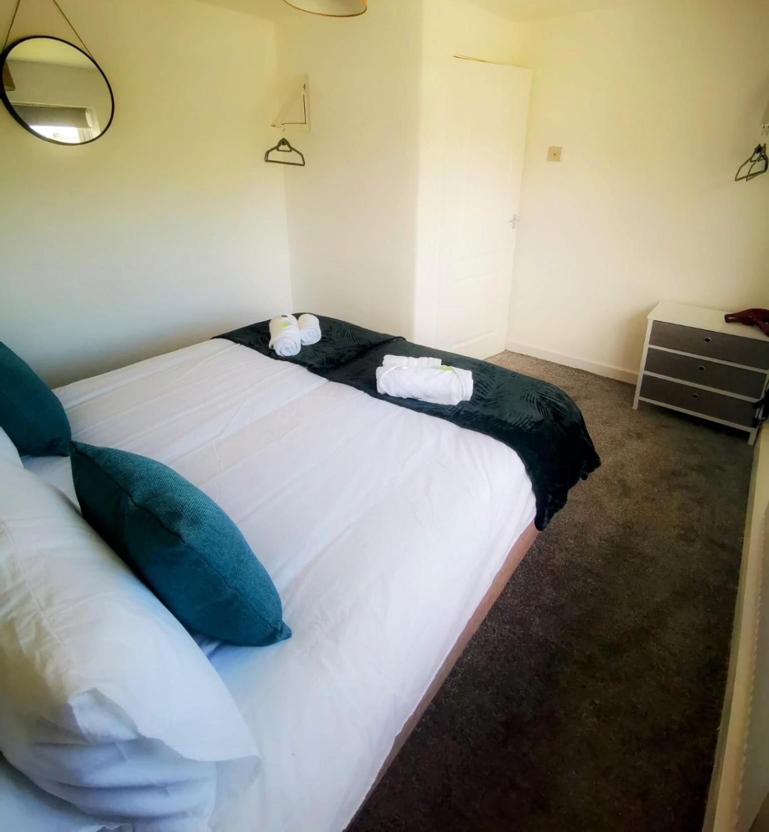 No 7 - Bright, Spacious 3 Bed Home With Parking & Wifi Huyton Kültér fotó