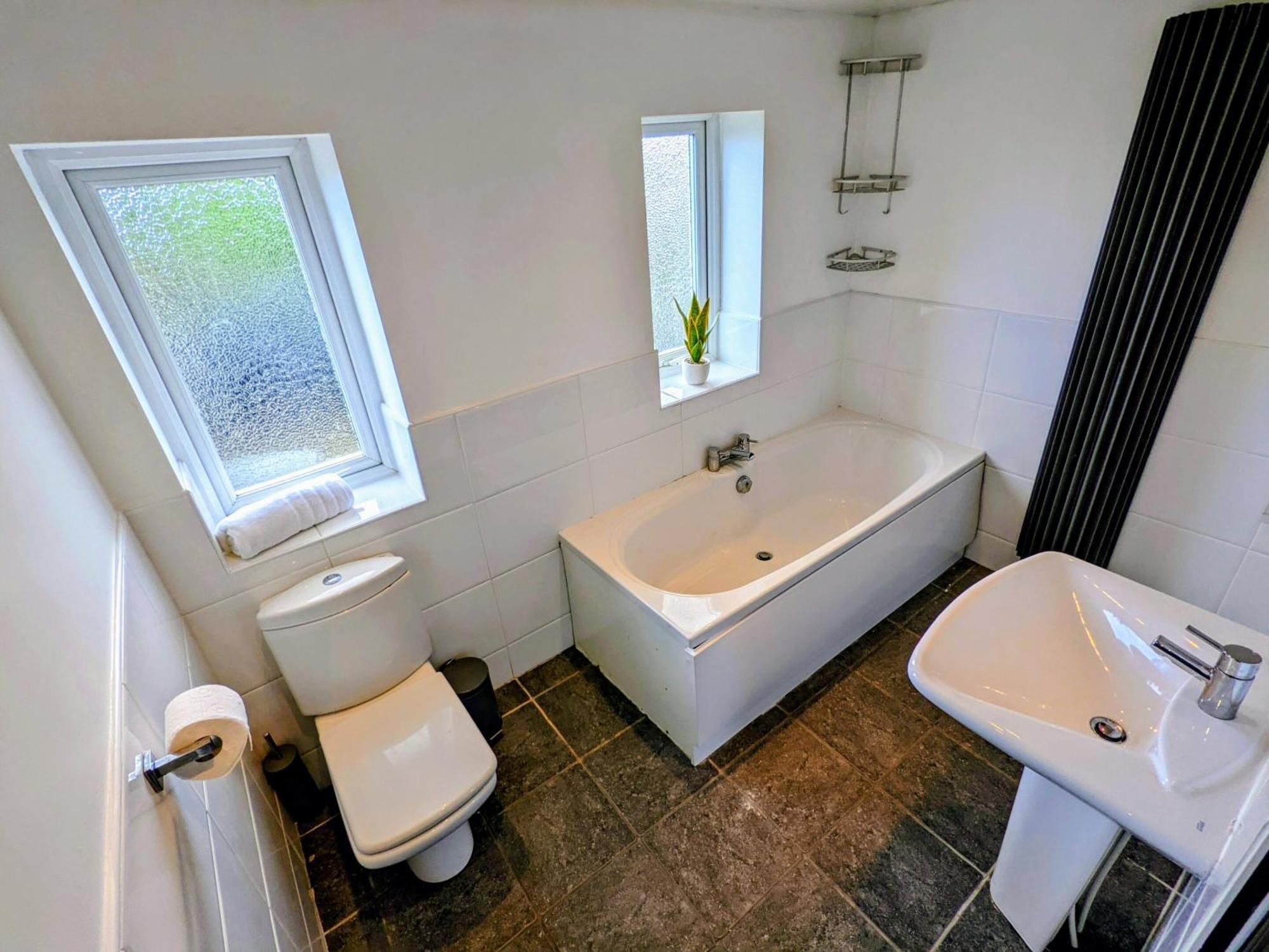 No 7 - Bright, Spacious 3 Bed Home With Parking & Wifi Huyton Kültér fotó