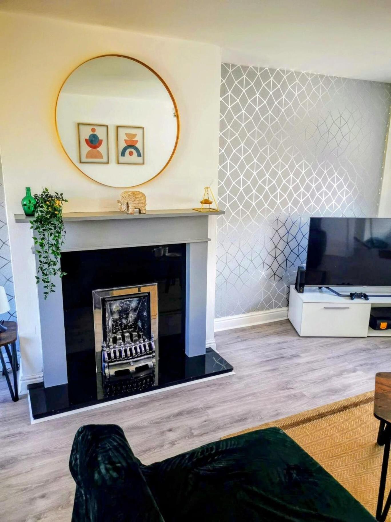 No 7 - Bright, Spacious 3 Bed Home With Parking & Wifi Huyton Kültér fotó
