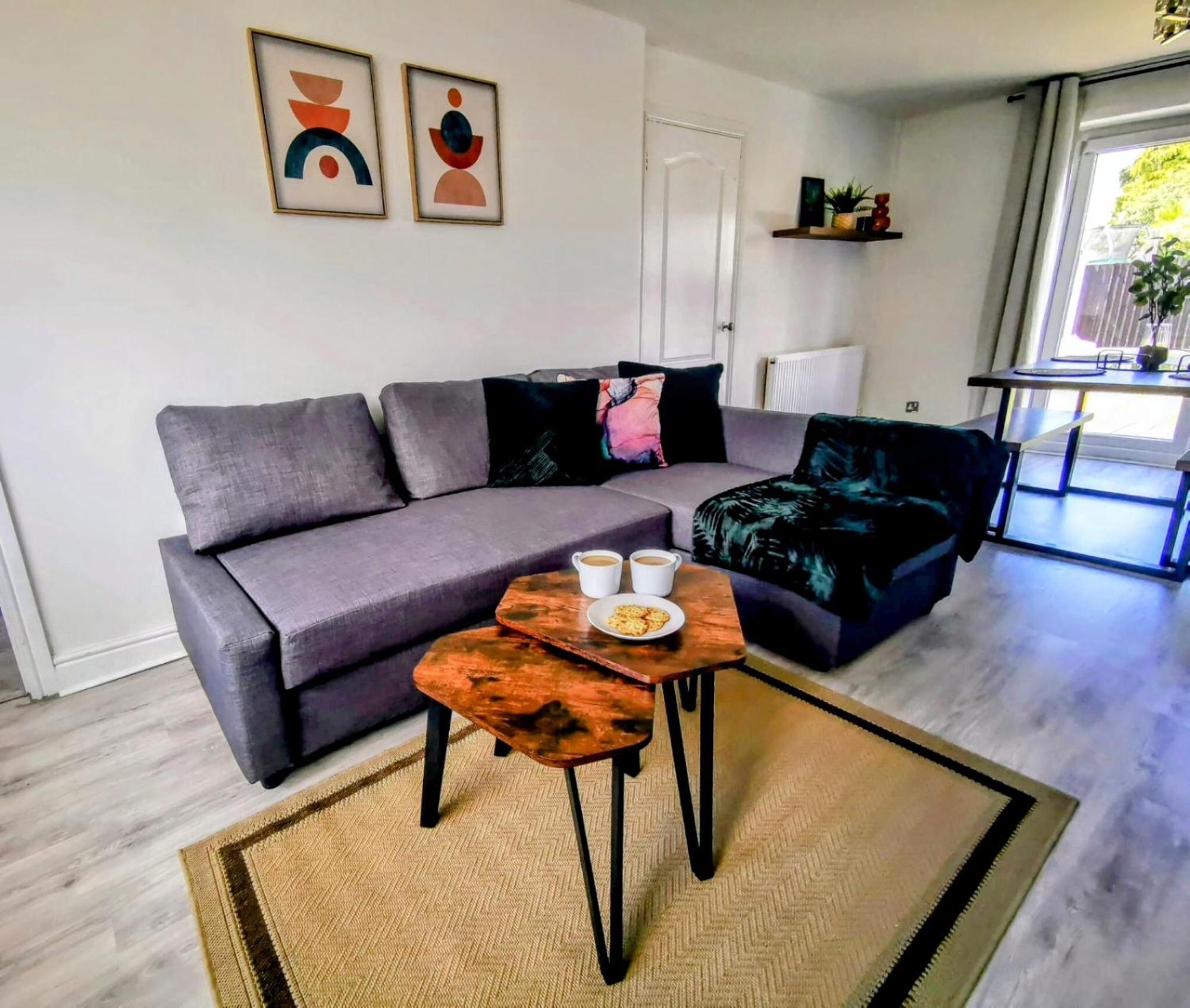 No 7 - Bright, Spacious 3 Bed Home With Parking & Wifi Huyton Kültér fotó