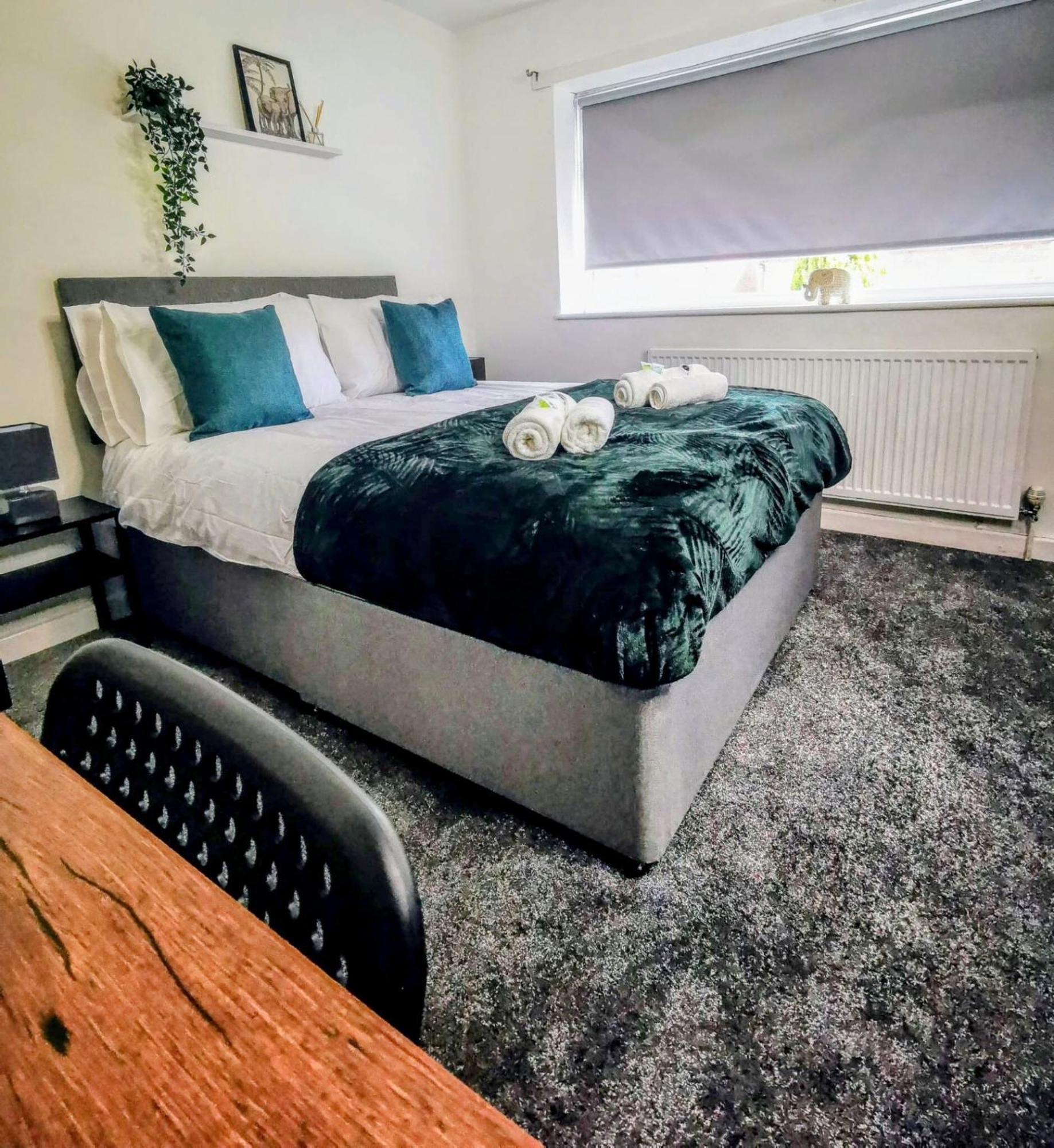 No 7 - Bright, Spacious 3 Bed Home With Parking & Wifi Huyton Kültér fotó