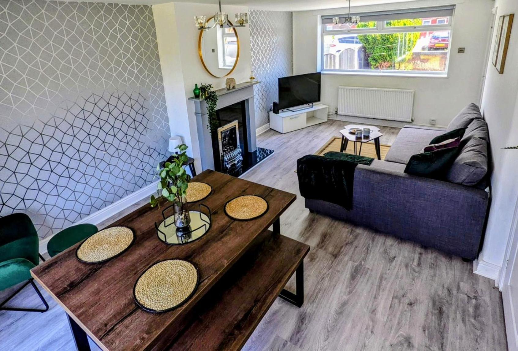 No 7 - Bright, Spacious 3 Bed Home With Parking & Wifi Huyton Kültér fotó