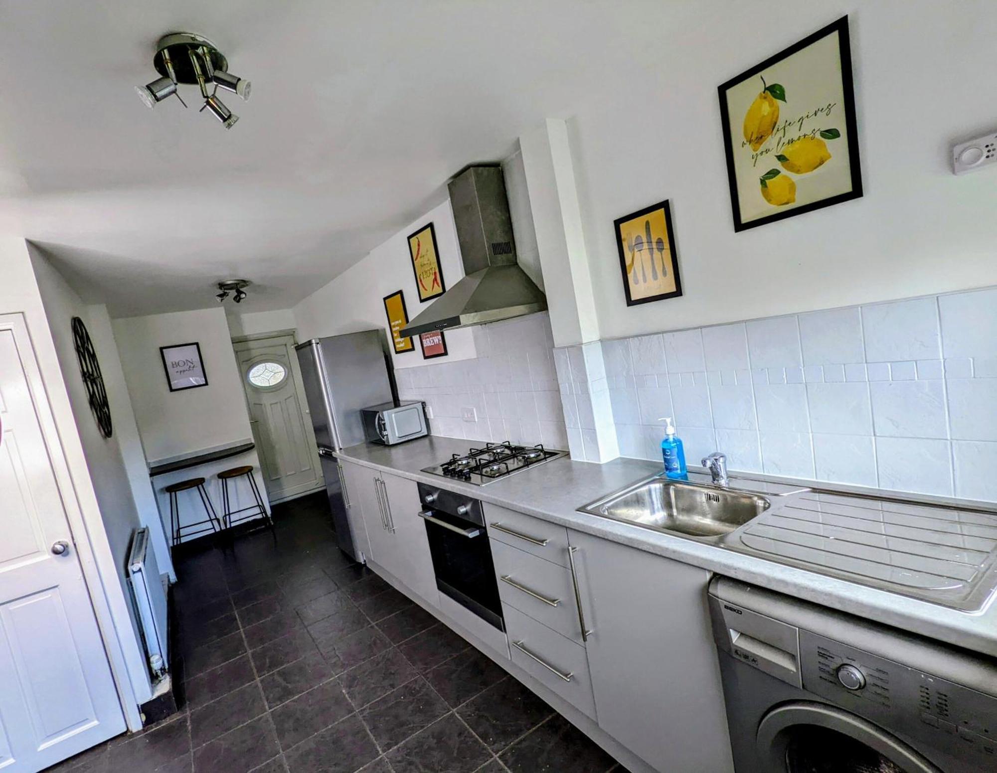 No 7 - Bright, Spacious 3 Bed Home With Parking & Wifi Huyton Kültér fotó